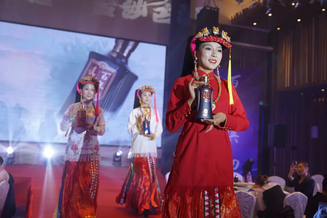金沙古酒丹巴风情产品走秀