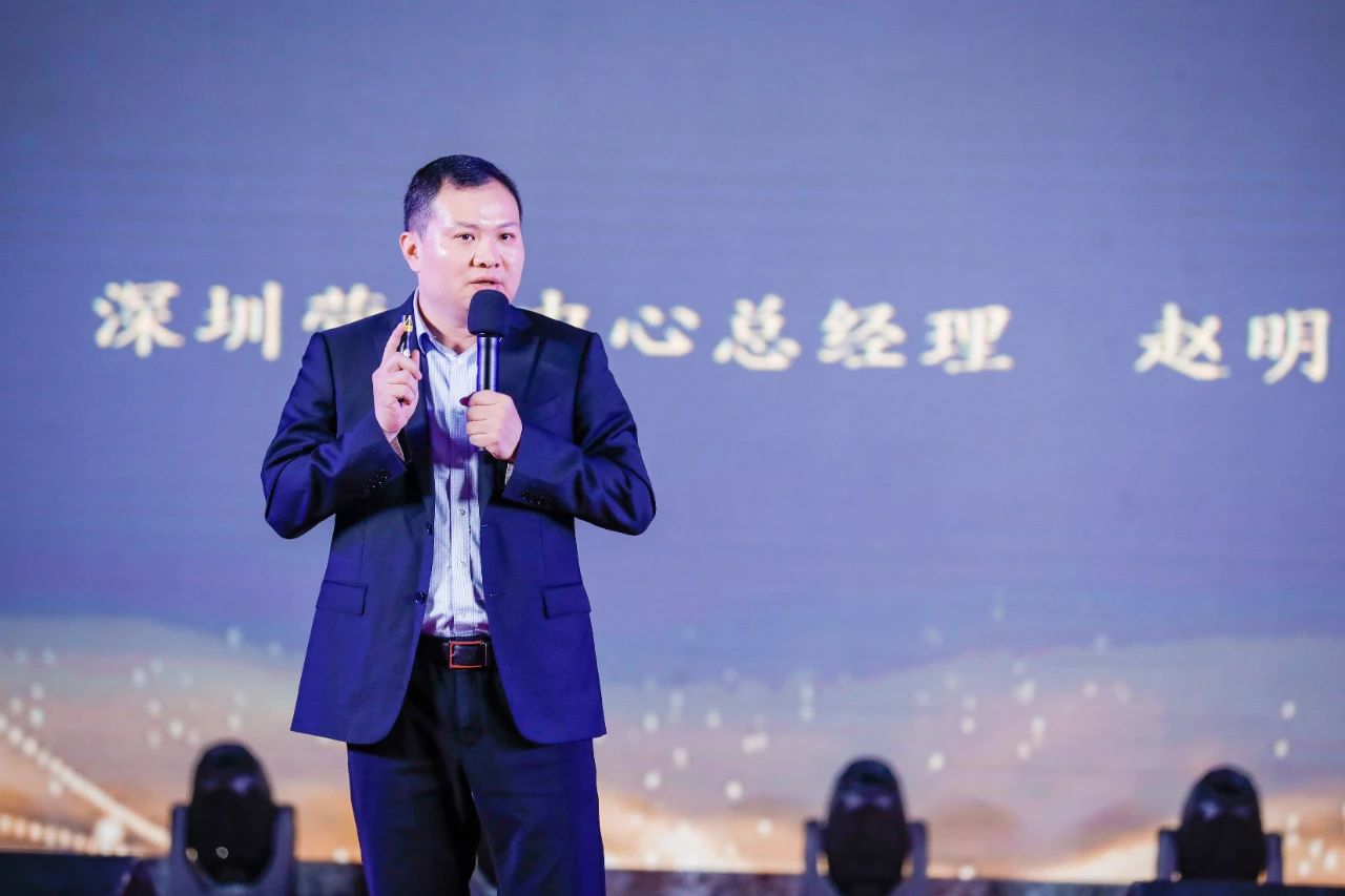 金沙古酒营销总经理赵明发表会议演讲