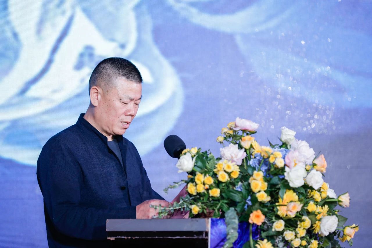 青海省酒类行业协会副会长华耀华发表会议致辞