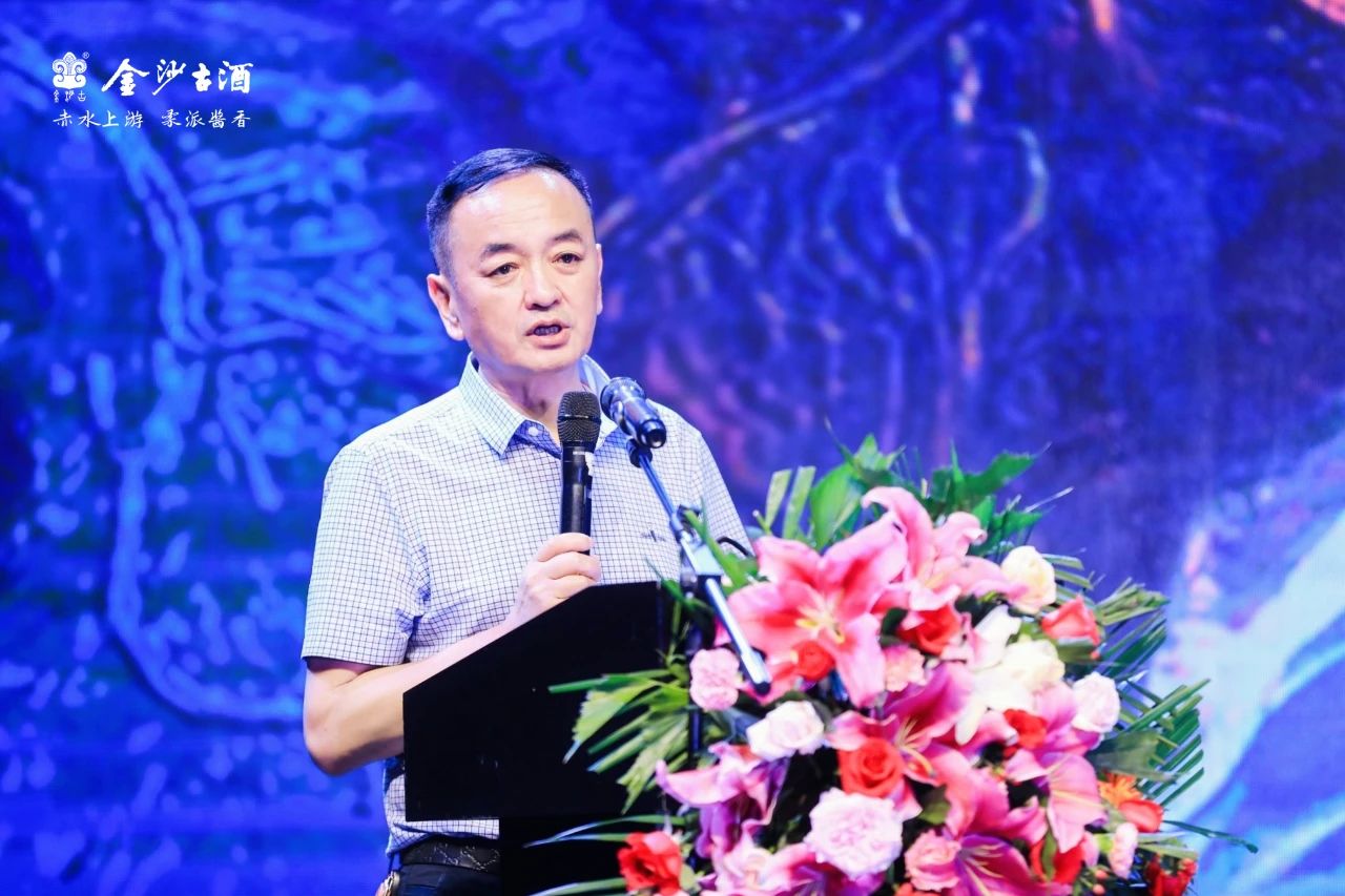 兰州酒类同业协会会长高云龙发表会议致辞