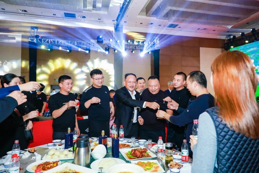 金沙古酒2021秋糖经销商答谢晚宴暨新品上市发布会祝酒仪式