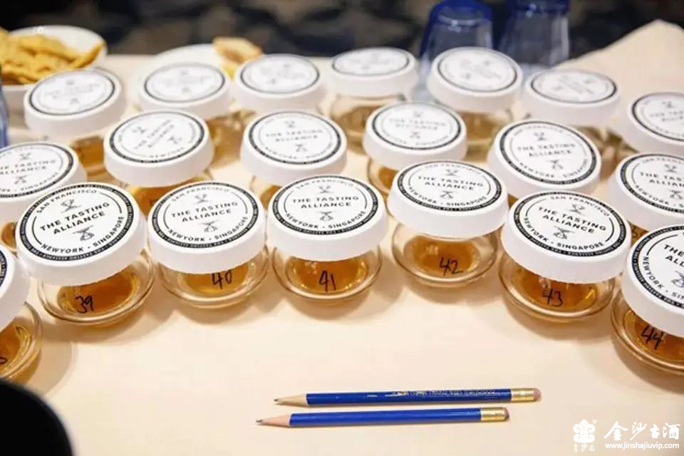 酱香型白酒如何鉴别？-酱香型白酒品鉴的六个步骤