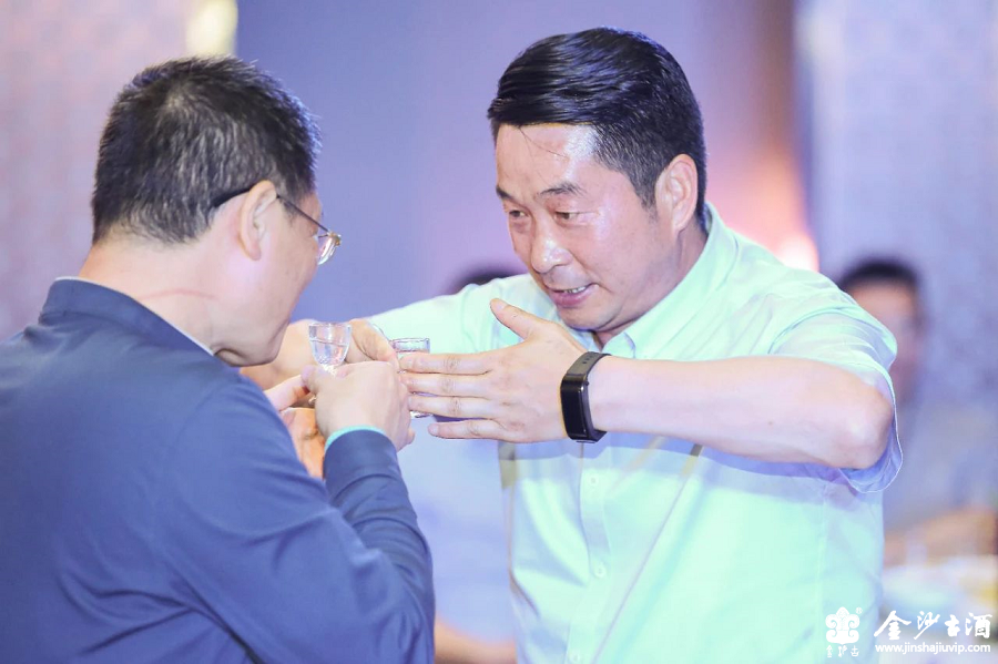 酱香型白酒如何鉴别？-酱香型白酒品鉴的六个步骤
