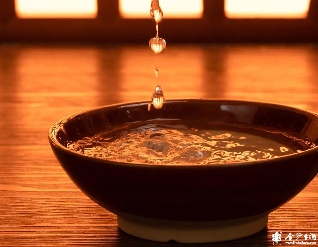 酱香型白酒是不是越黄越好，酱香型白酒发黄的误区